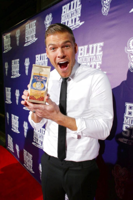 2-_Alan_Ritchson_Daily.jpg