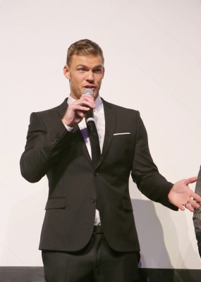 26-_Alan_Ritchson_Daily.jpg