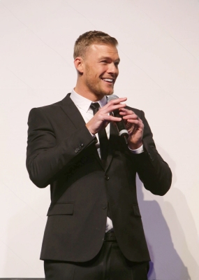 27-_Alan_Ritchson_Daily.jpg