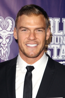 44-_Alan_Ritchson_Daily.jpg