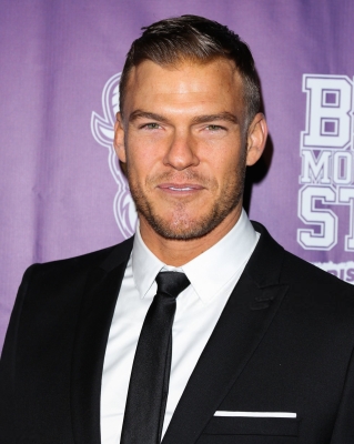 53-_Alan_Ritchson_Daily.jpg