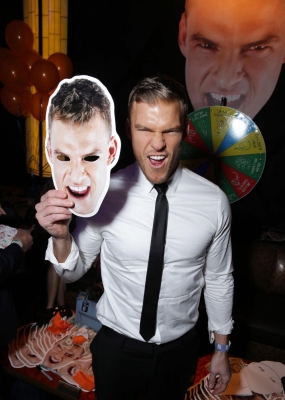 8-_Alan_Ritchson_Daily.jpg