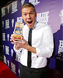 1-_Alan_Ritchson_Daily.jpg