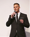 29-_Alan_Ritchson_Daily.jpg