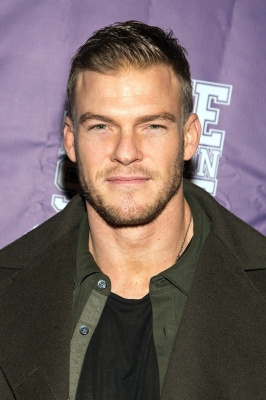 1-_Alan_Ritchson_Daily.jpg