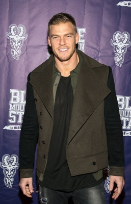 4-_Alan_Ritchson_Daily.jpg