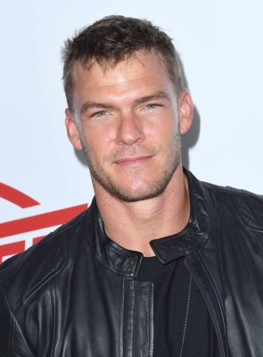 0-_Alan_Ritchson_Daily.jpg