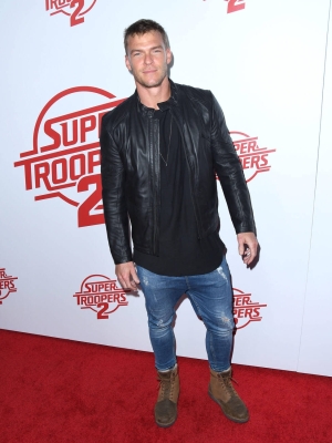 3-_Alan_Ritchson_Daily.jpg
