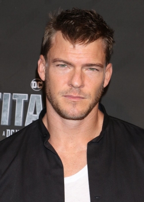 12_-_Alan_Ritchson_Daily.jpg