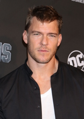 6_-_Alan_Ritchson_Daily.jpg