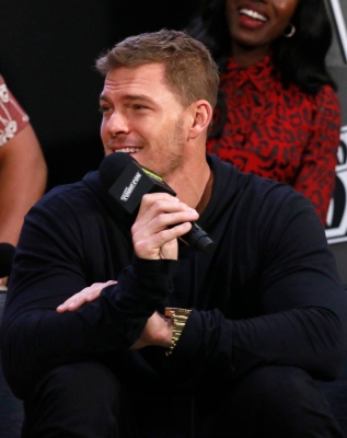 6-_Alan_Ritchson_Daily.jpg