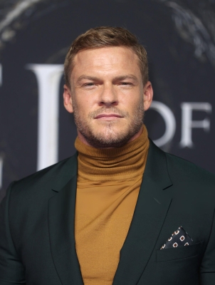 2-_Alan_Ritchson_Daily.jpg