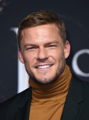3-_Alan_Ritchson_Daily.jpg