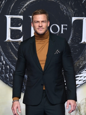 6-_Alan_Ritchson_Daily.jpg
