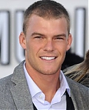 Alan_Ritchson_arriving_at_the_MTV_Video_Music_Awards_20102C_N_28129.jpg