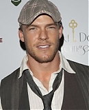 Save_A_Friend_s_Life_Celebrity_Poker_Tournament_And_Roaring_28129.jpg