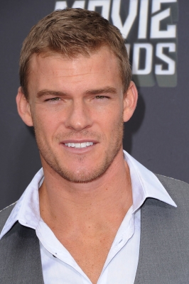 2013_MTV_Movie_Awards_-_Arrivals.jpg