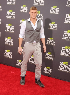 2013_MTV_Movie_Awards_-_Arrivals_28329.jpg