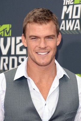 2013_MTV_Movie_Awards_-_Arrivals_28629.jpg
