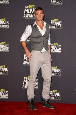 2013_MTV_Movie_Awards_-_Press_Room_28129.jpg