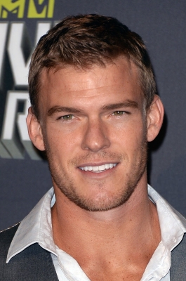 2013_MTV_Movie_Awards_-_Press_Room_28329.jpg