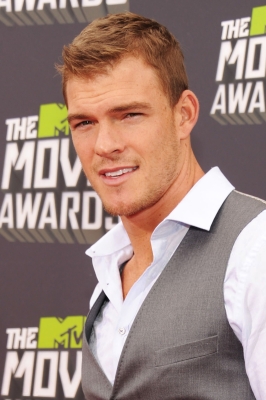 2013_MTV_Movie_Awards_-_Red_Carpet_28429.jpg