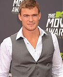 2013_MTV_Movie_Awards_-_Arrivals_28429.jpg