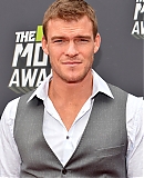2013_MTV_Movie_Awards_-_Red_Carpet_28529.jpg