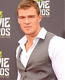 2013_MTV_Movie_Awards_-_Red_Carpet_28829.jpg