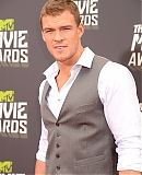2013_MTV_Movie_Awards_-_Red_Carpet_28929.jpg