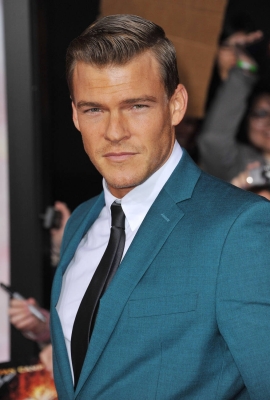 Alan_Ritchson__arriving_at_the_The_Hunger_Games-_Catching_Fi.jpg