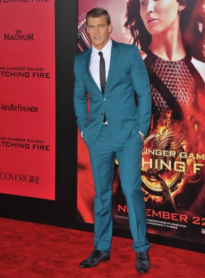 Alan_Ritchson__arriving_at_the_The_Hunger_Games-_Catching_Fi_28629.jpg