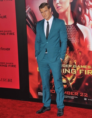 Alan_Ritchson__arriving_at_the_The_Hunger_Games-_Catching_Fi_28729.jpg
