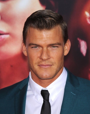 Alan_Ritchson_attending_the_Hunger_Games__Catching_Fire_prem_28229.jpg