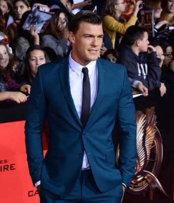 Cast_member_Alan_Ritchson_attends_the_premiere_of_the_motion_28129.jpg