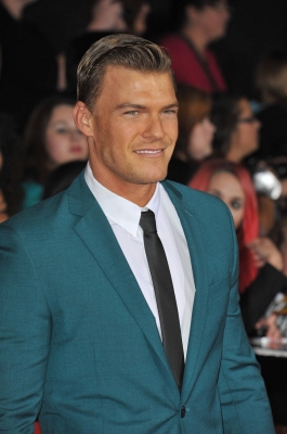 LOS_ANGELES2C_CA_-_NOVEMBER_182C_2013__Alan_Ritchson_at_the_US_28129.jpg