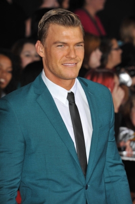 LOS_ANGELES2C_CA_-_NOVEMBER_182C_2013__Alan_Ritchson_at_the_US_28529.jpg