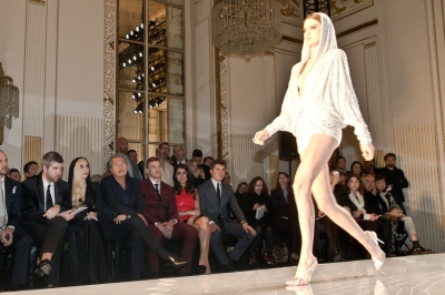 Atelier_Versace___Front_Row_-_Paris_Fashion_Week_-_Haute_Cou_282429.jpg
