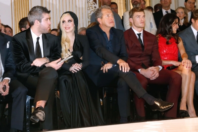 Atelier_Versace___Front_Row_-_Paris_Fashion_Week_-_Haute_Cou_282729.jpg