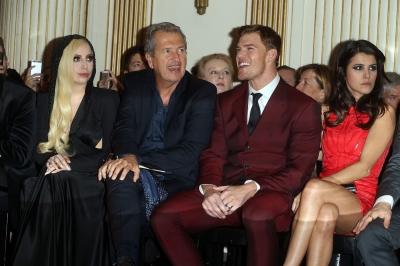 Atelier_Versace___Front_Row_-_Paris_Fashion_Week_-_Haute_Cou_283129.jpg