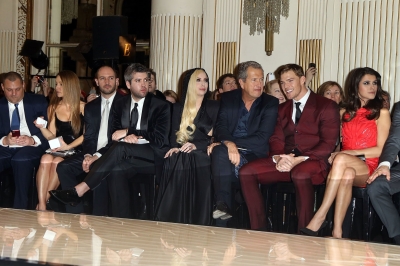 Atelier_Versace___Front_Row_-_Paris_Fashion_Week_-_Haute_Cou_283929.jpg