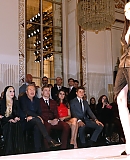 Atelier_Versace___Front_Row_-_Paris_Fashion_Week_-_Haute_Cou_282129.jpg