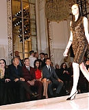 Atelier_Versace___Front_Row_-_Paris_Fashion_Week_-_Haute_Cou_282529.jpg