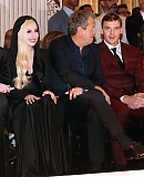 Atelier_Versace___Front_Row_-_Paris_Fashion_Week_-_Haute_Cou_282629.jpg