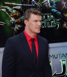 Cast_member__Alan_Ritchson_attends_the_premiere_of_the_motio_28129.jpg
