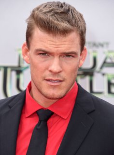 Teenage_Mutant_Ninja_Turtles_-_Los_Angeles_Premiere_-_Arri_28629.jpg