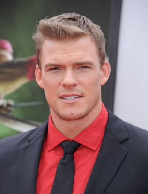 Alan_Ritchson_at_the_premiere_of_Paramount_Pictures___Teenag.jpg