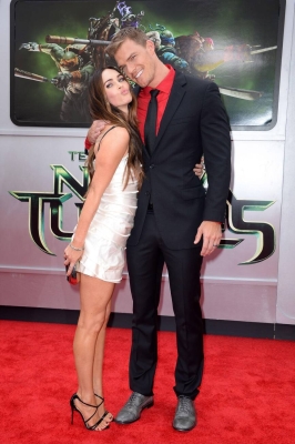 Megan_Fox_and_Alan_Ritchson_attend_the_Los_Angeles_premiere_28129.jpg