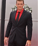 Alan_Ritchson_at_the_Teenage_Mutant_Ninja_Turtles__Premiere.jpg