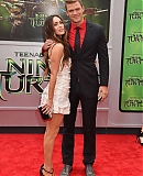 Megan_Fox_and_Alan_Ritchson_at_the_Teenage_Mutant_Ninja_Turt_28229.jpg